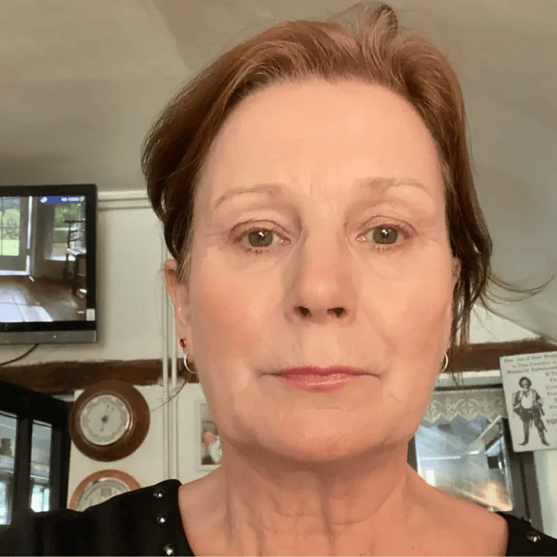 🔥 Make-up Foundation 4-in-1 – mittlere Deckkraft